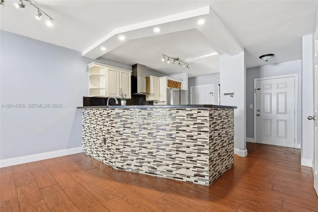 1770 NE 191st St Unit 411-1
