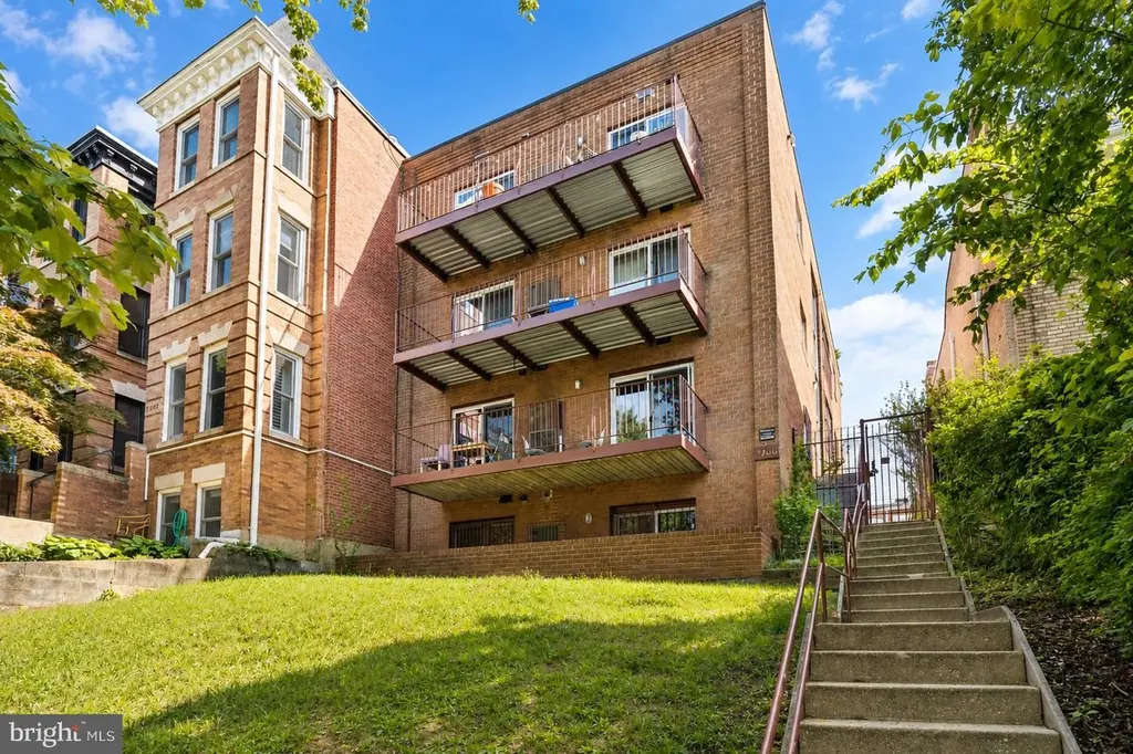 1700 Irving St NW