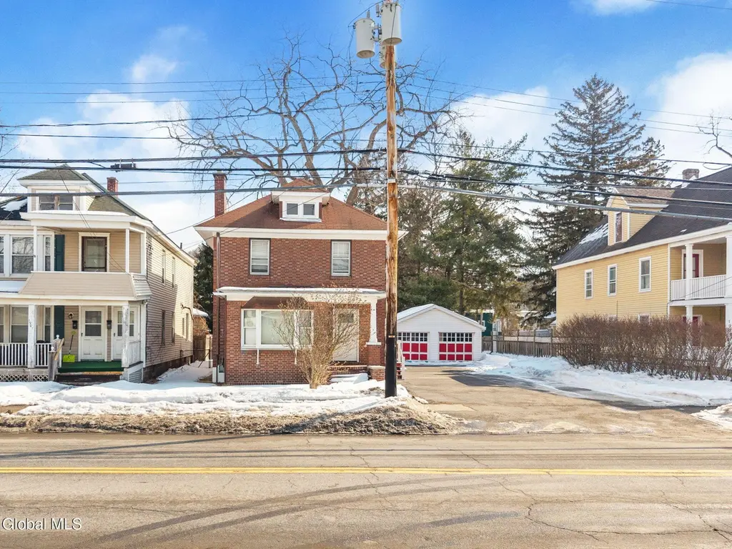 1905 Hamburg St