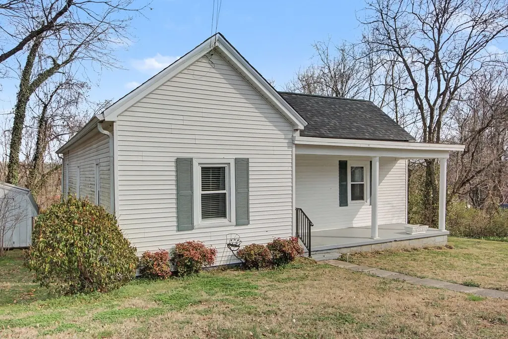 704 Fleming St