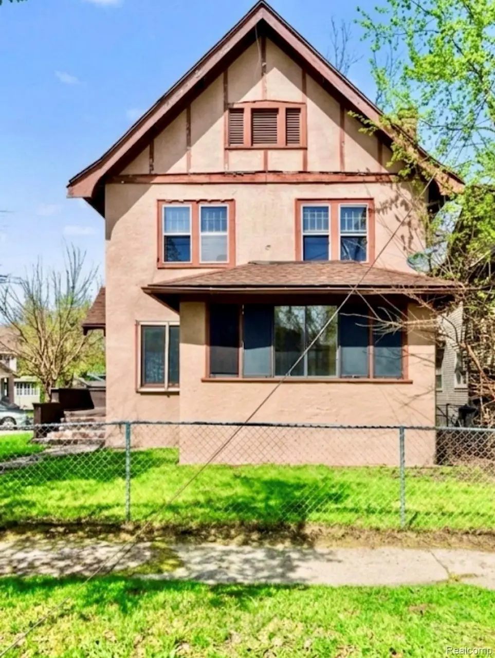 704 Stuart Ave