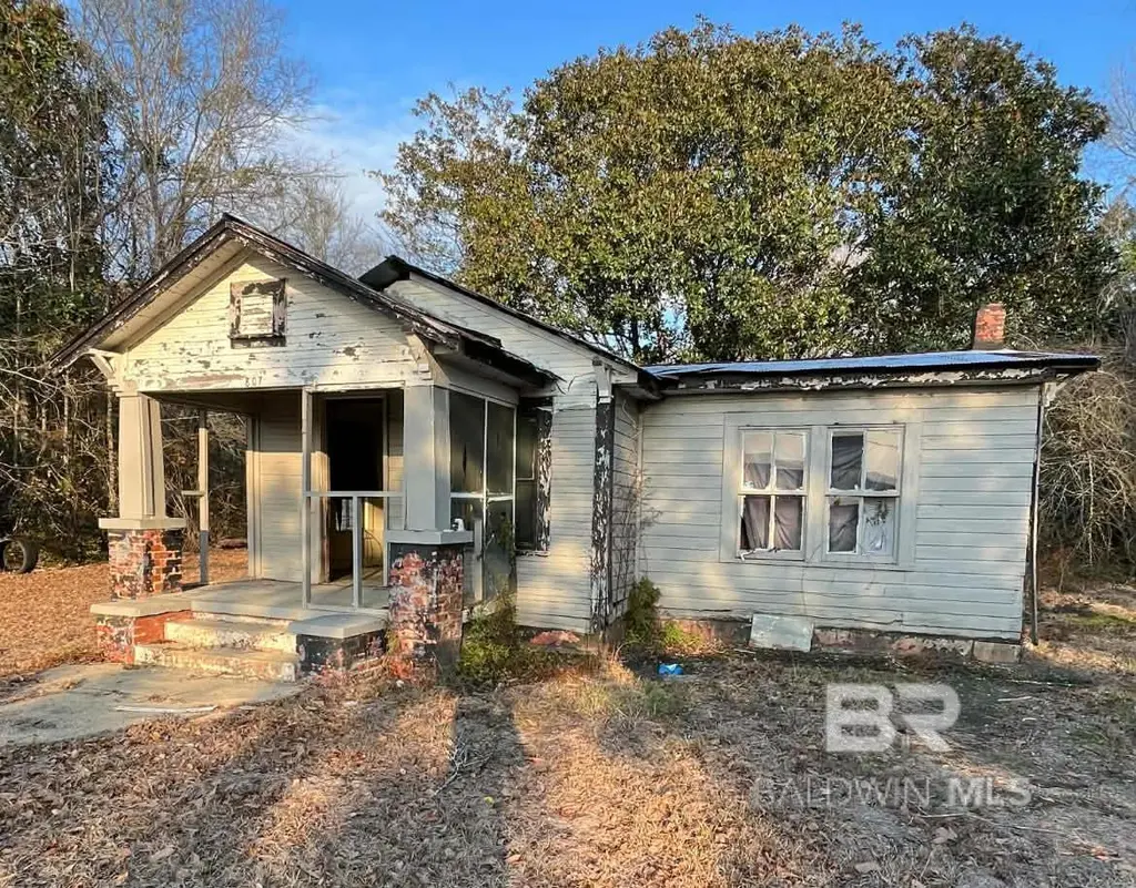 807 Daphne Rd