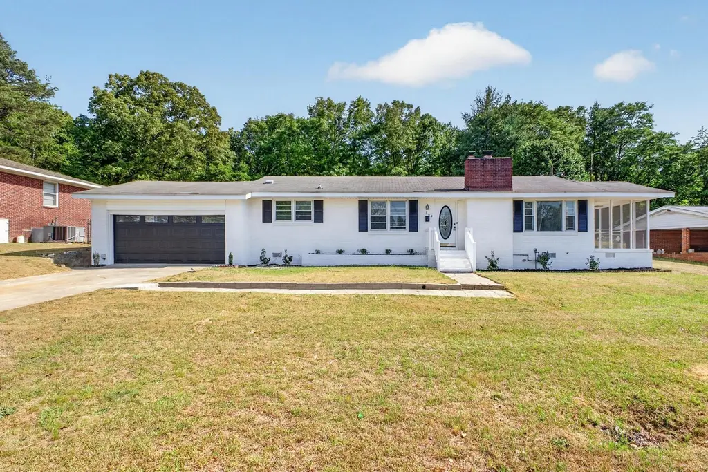 208 Laurel Dr