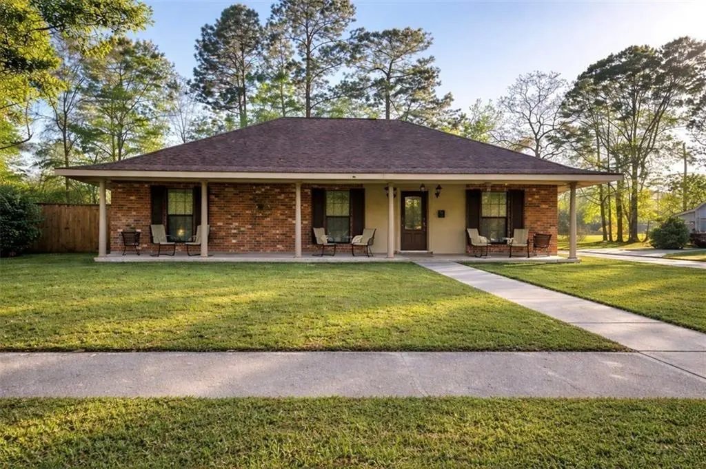 205 Greencrest Dr
