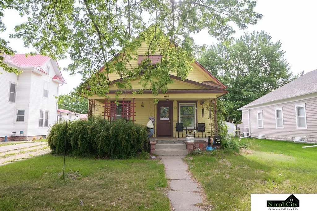 644 N National Ave