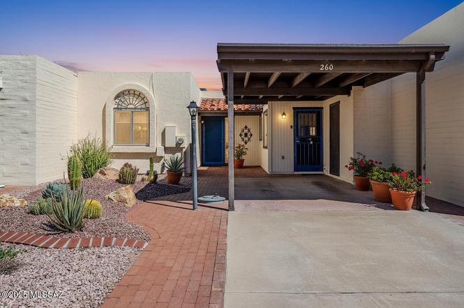 260 N Calle Del Lago
