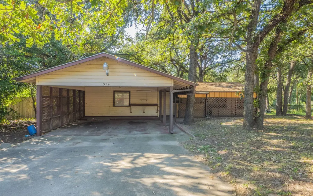 574 Oaklawn Dr