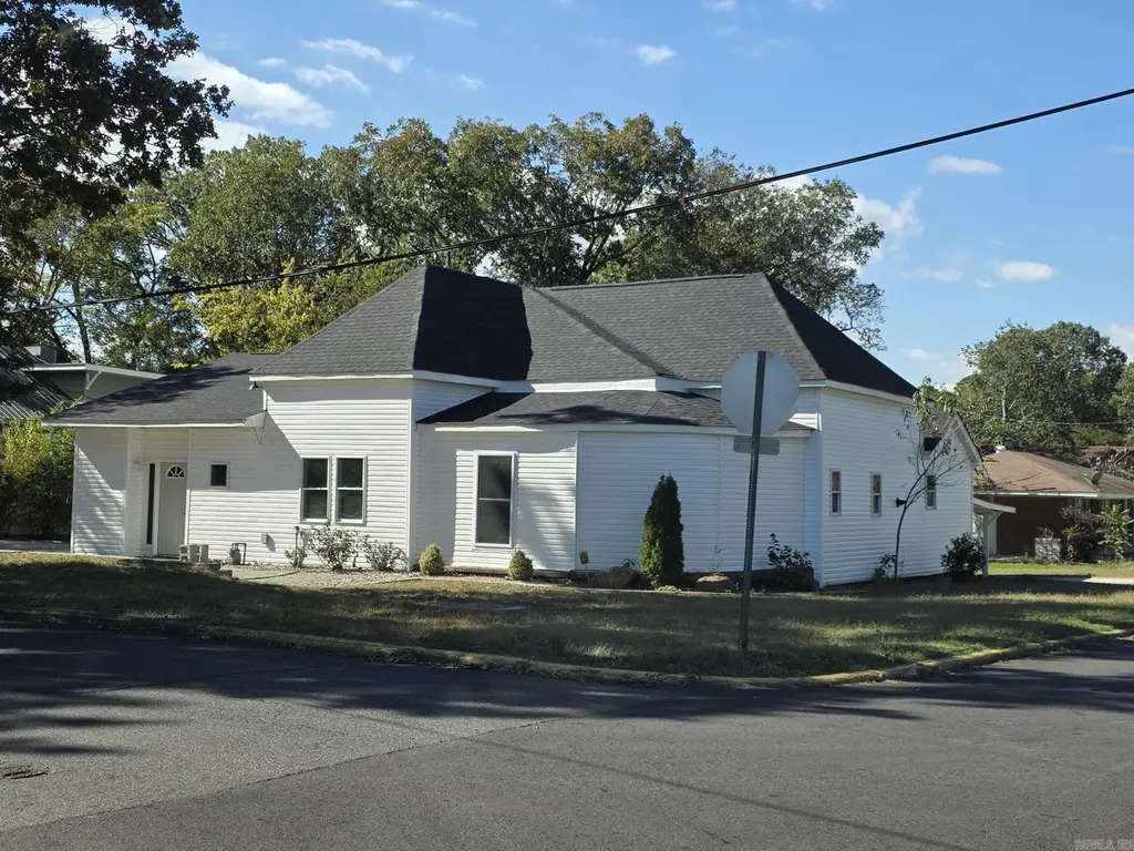 400 Clark St