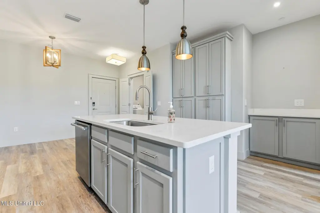 2501 Bienville Blvd #137