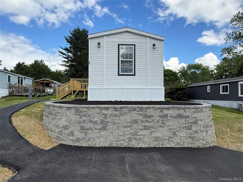 69 View Dr