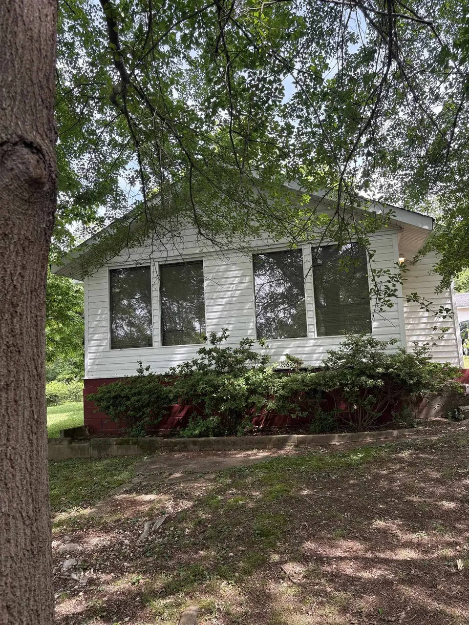 242 Woodlawn Ave
