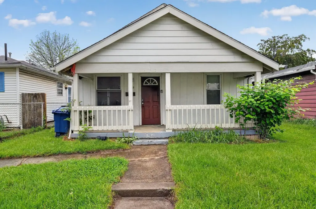 679 Dexter Ave
