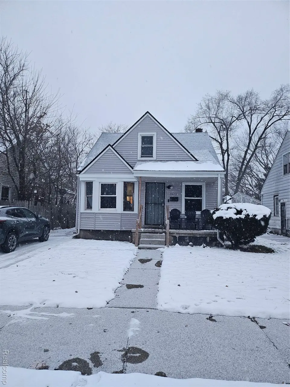 8643 Greenview Ave