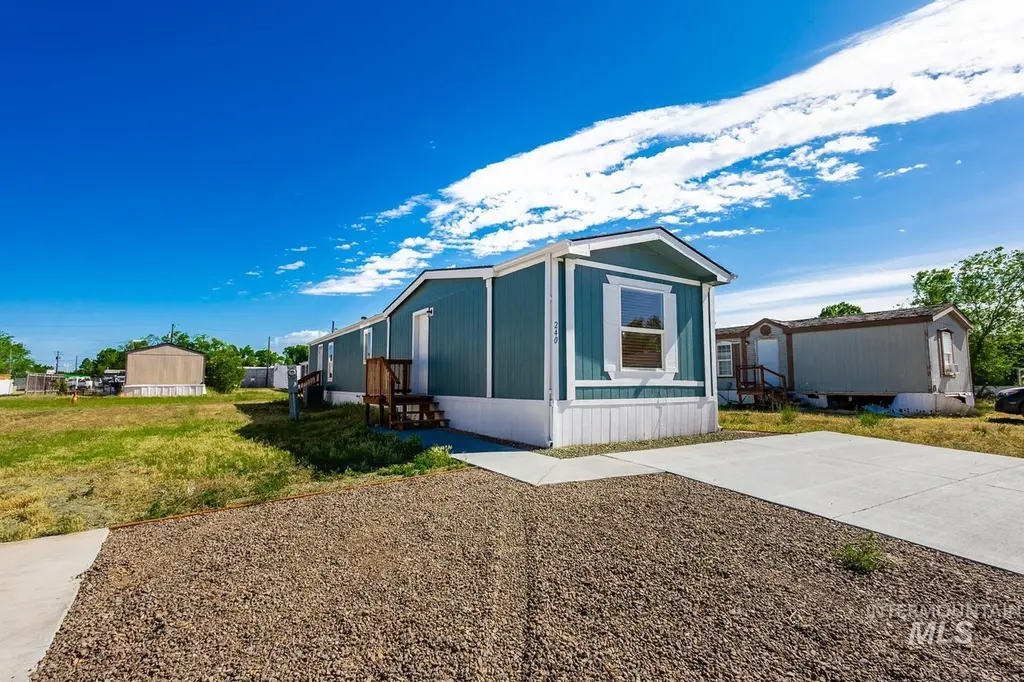 240 Colleen Dr
