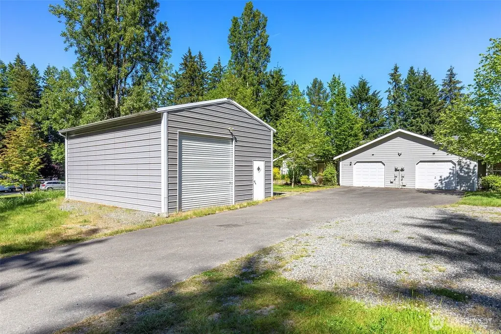 5621 and 5623 Delia Ln SW