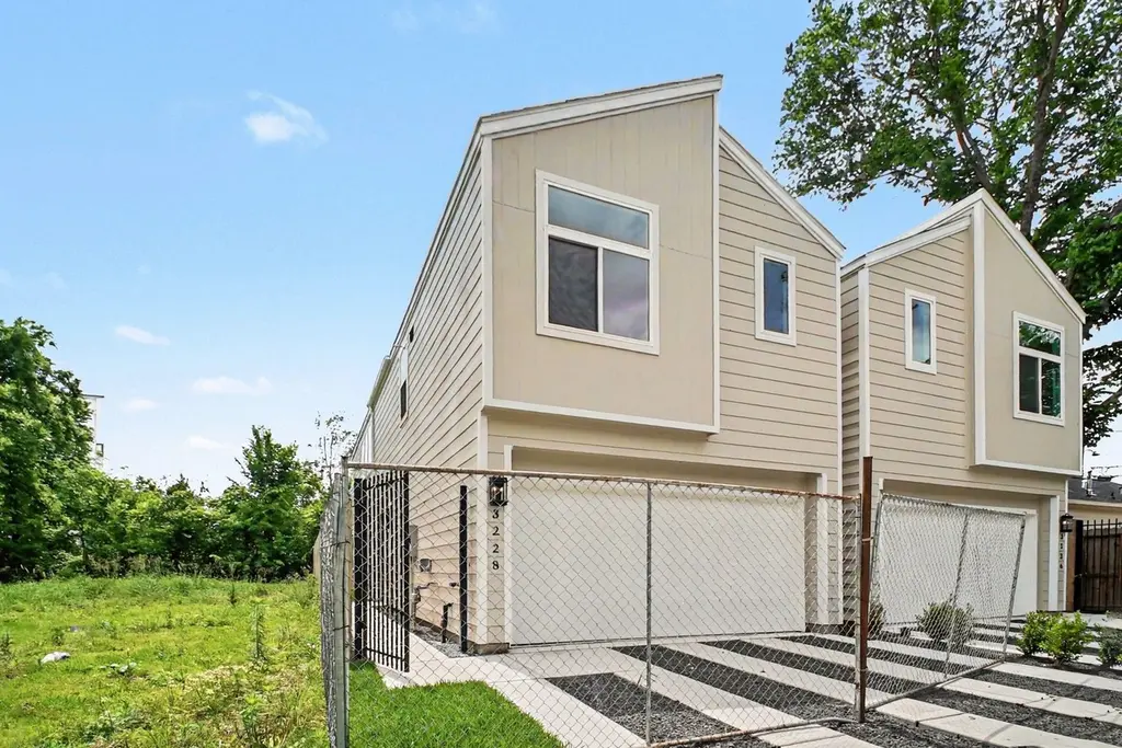 3228 Drew St
