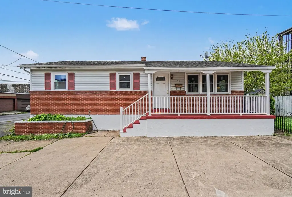 32-34 N Poplar St
