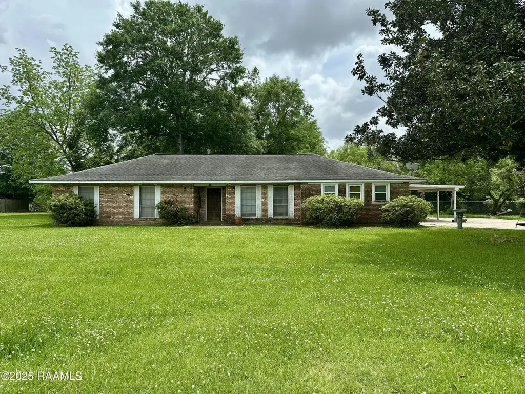 104 E Shamrock Dr