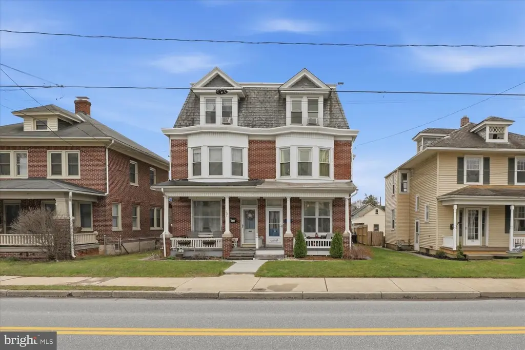 133 W High St