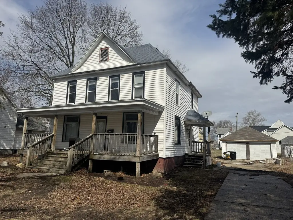 245 E Orleans St E
