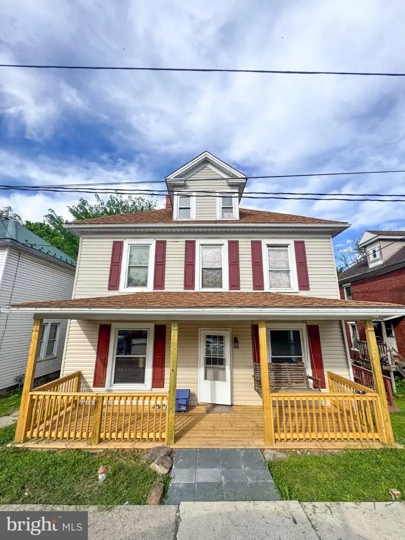 125 N Main St