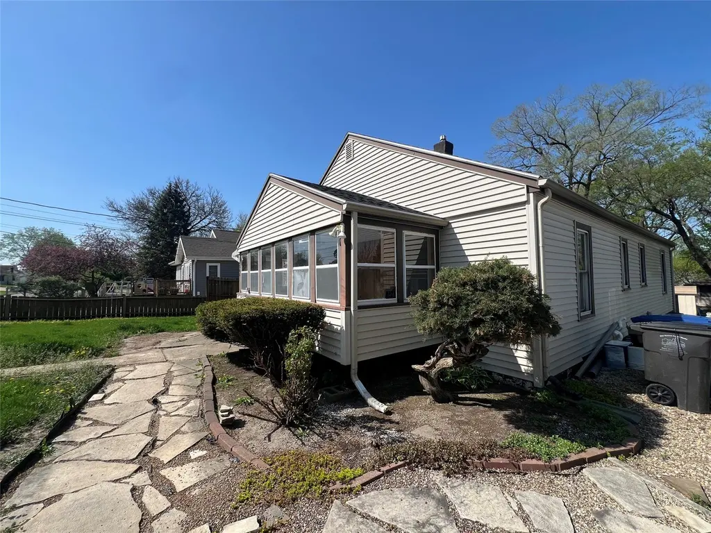 2506 E 40th Ct