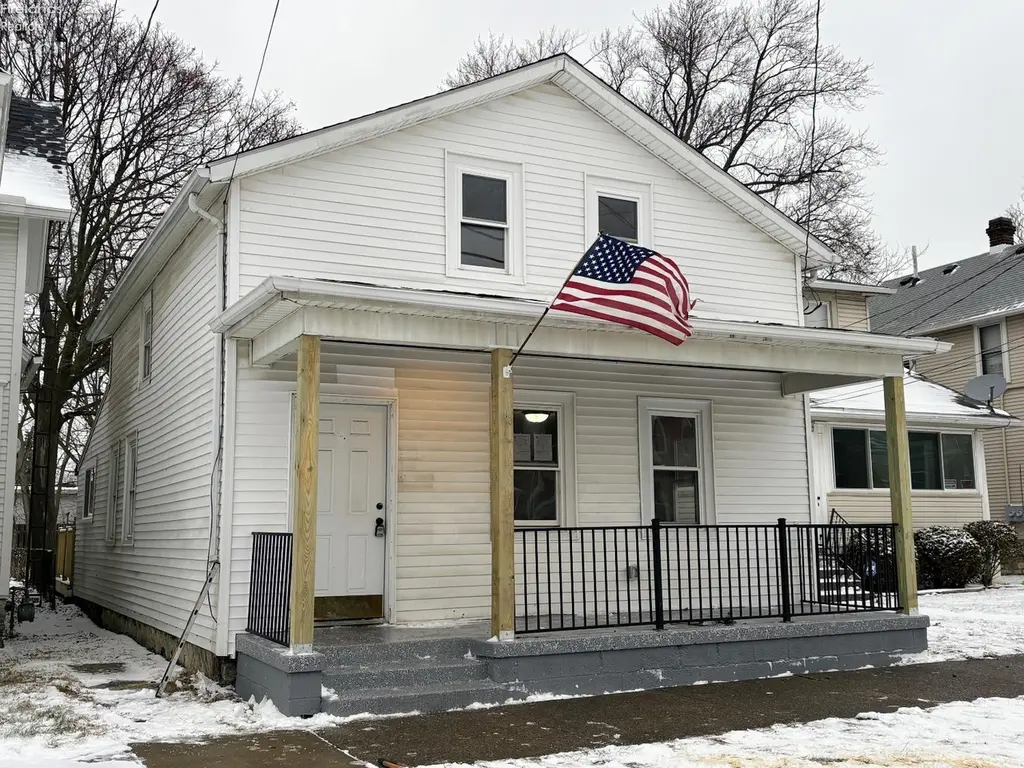 1105 W Adams St