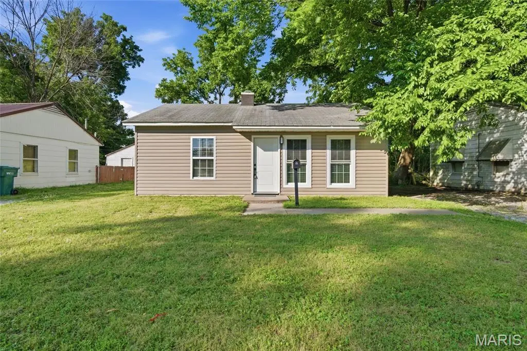 14 Marilyn Ln
