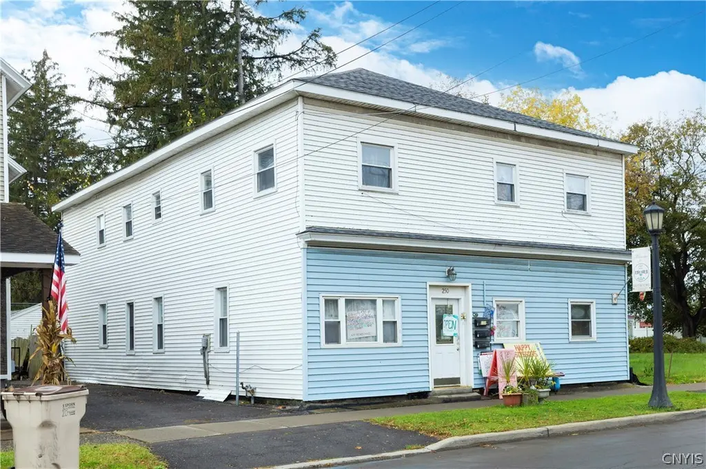 250 E Main St