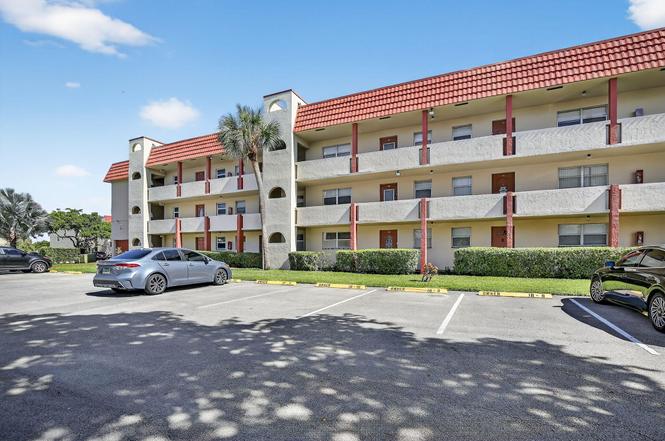 2951 Sunrise Lakes Dr E #107