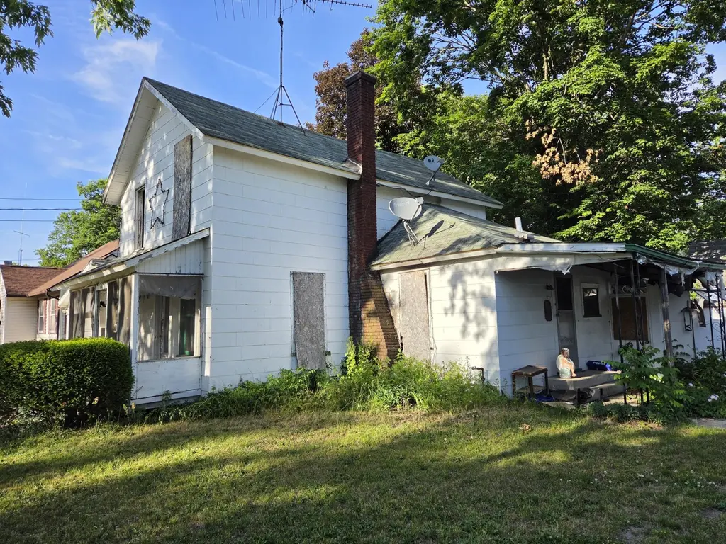 404 Mcomber St