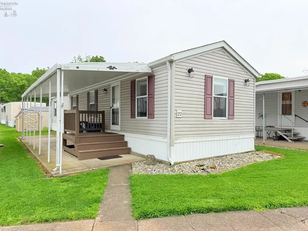 3575 NE Catawba Rd #22