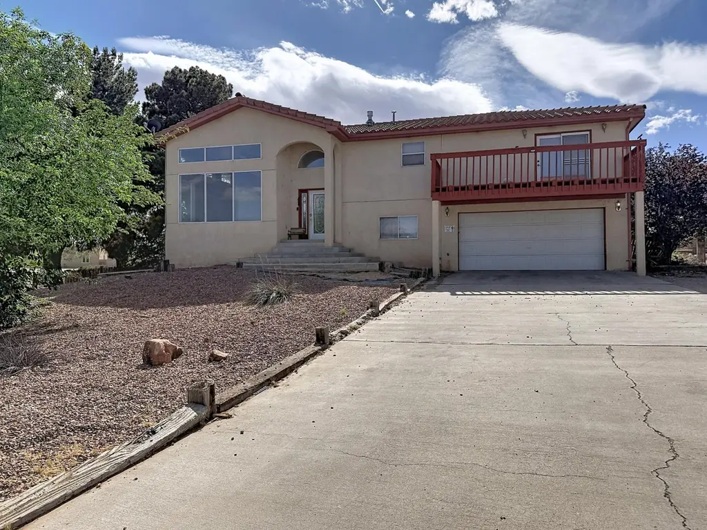 1390 Mesa Ridge Dr SW
