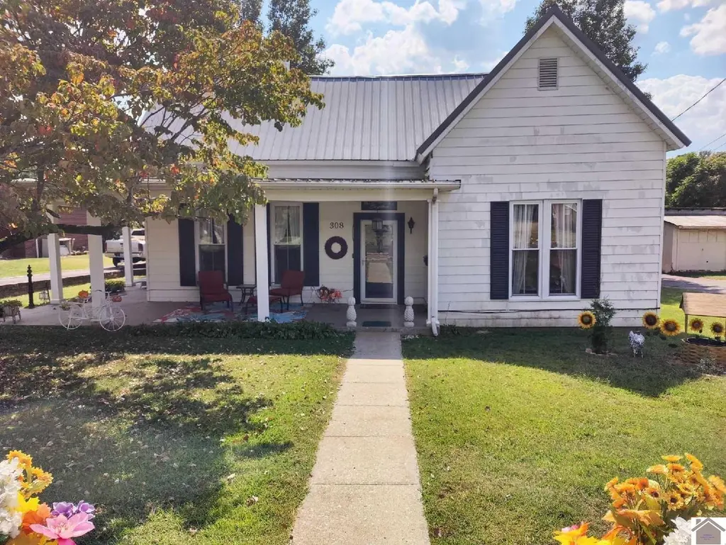 308 W Bellville St