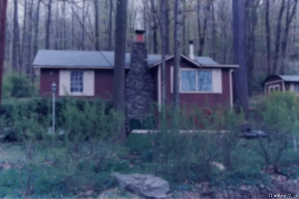 11 Woodland Cir S