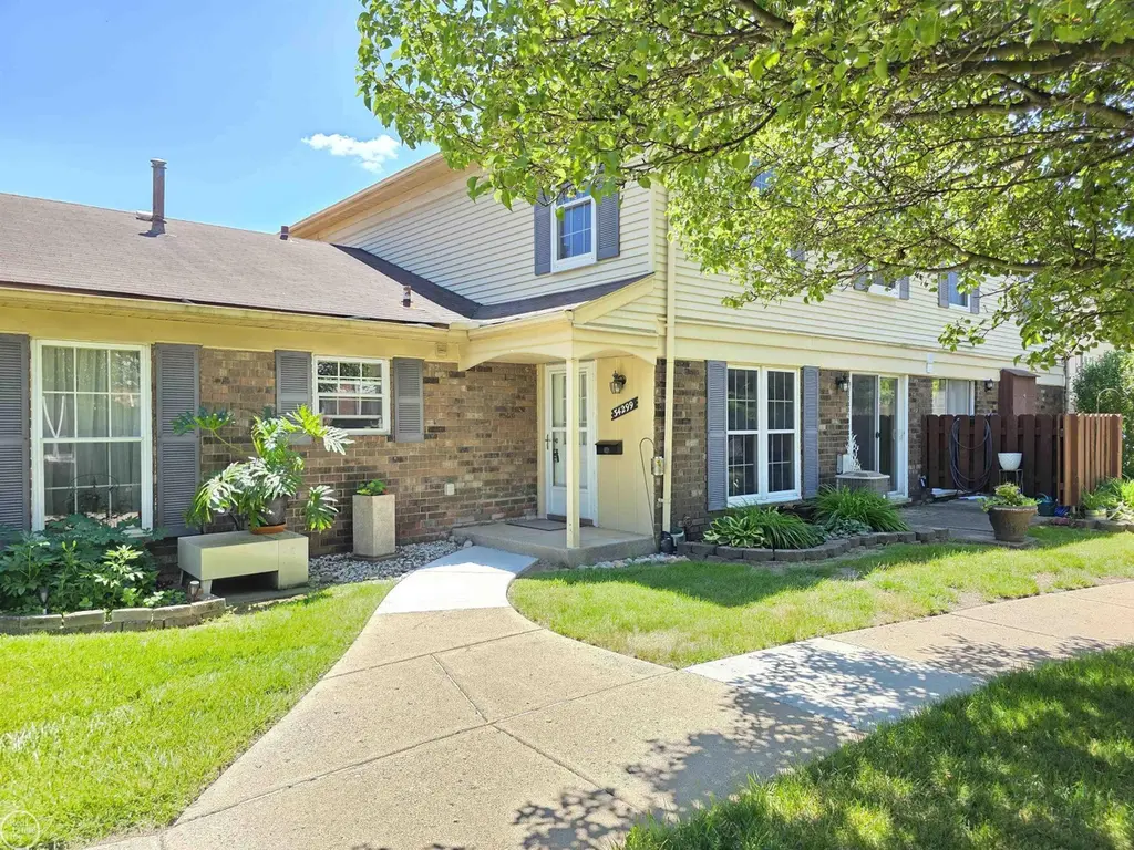 34299 Garfield Cir