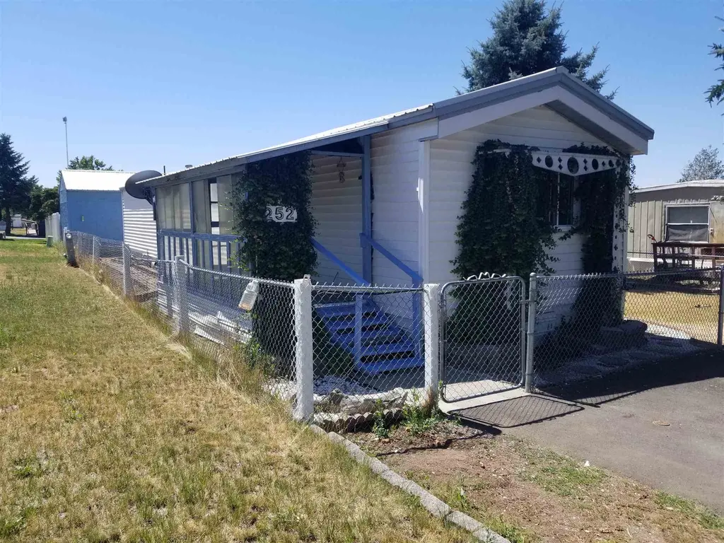 2201 N Craig Rd #252