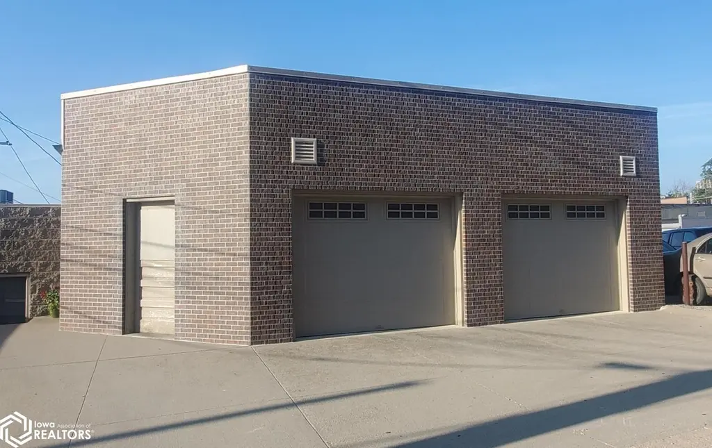 27B S Main St S