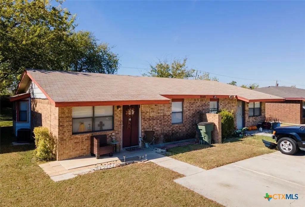 3329 Chisholm Trl