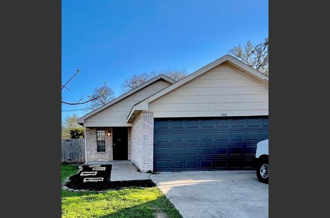 1348 E Maddox