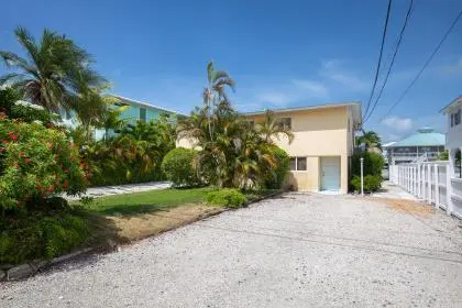 596 W Shore Dr