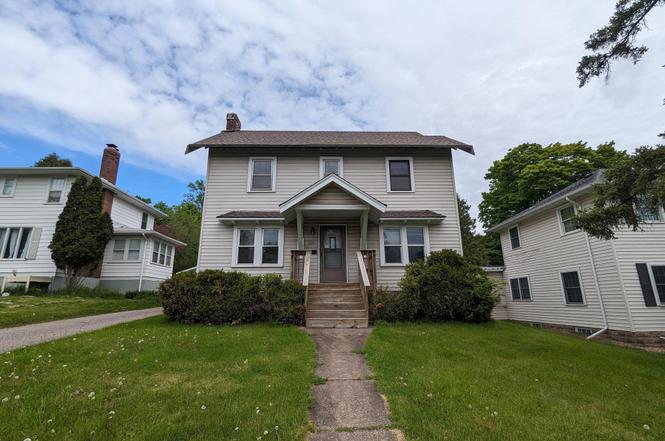 215 W Arrowhead Rd