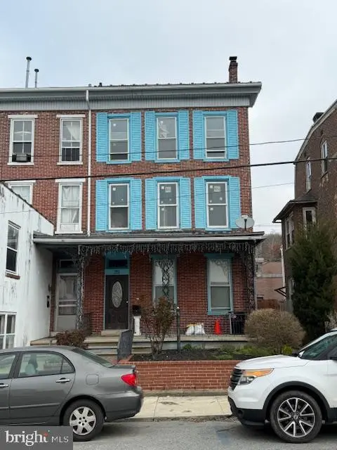 251 E Chestnut St