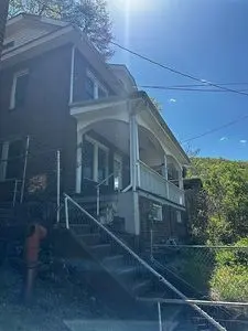 66 Hobart St