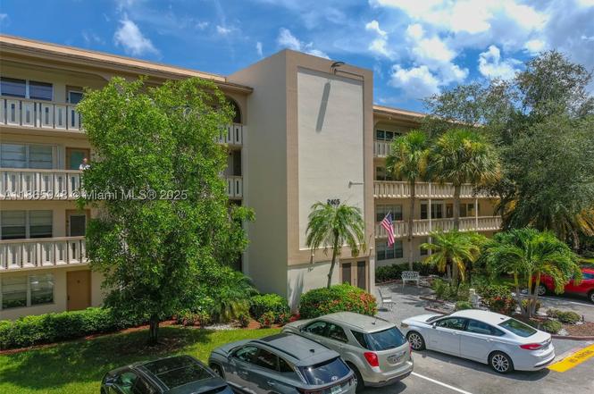 2405 Antigua Cir Unit M4