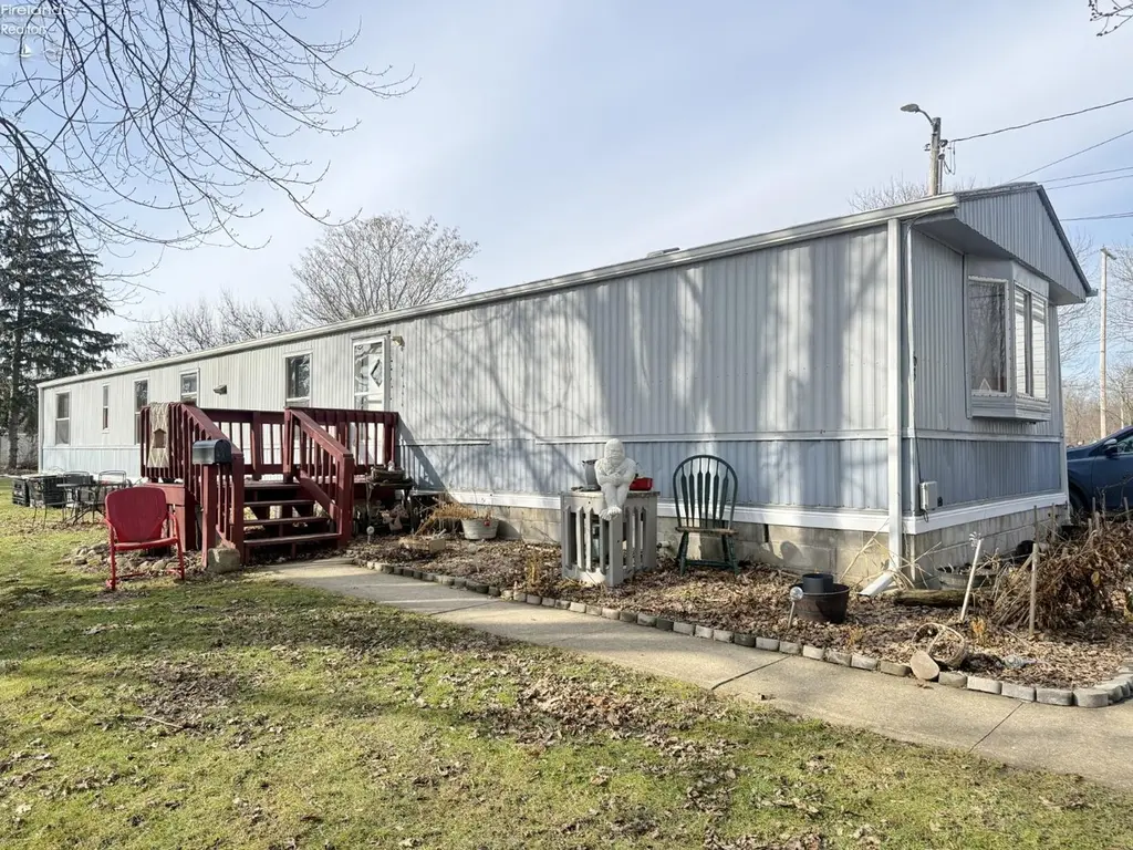 63 N Maple St