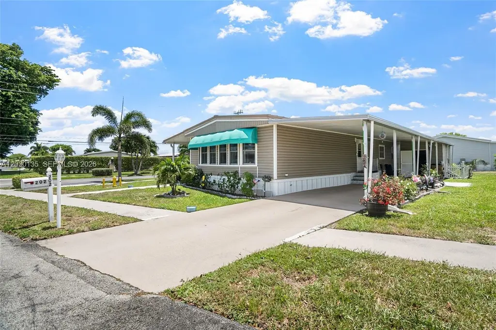 202 NW 52nd Ct