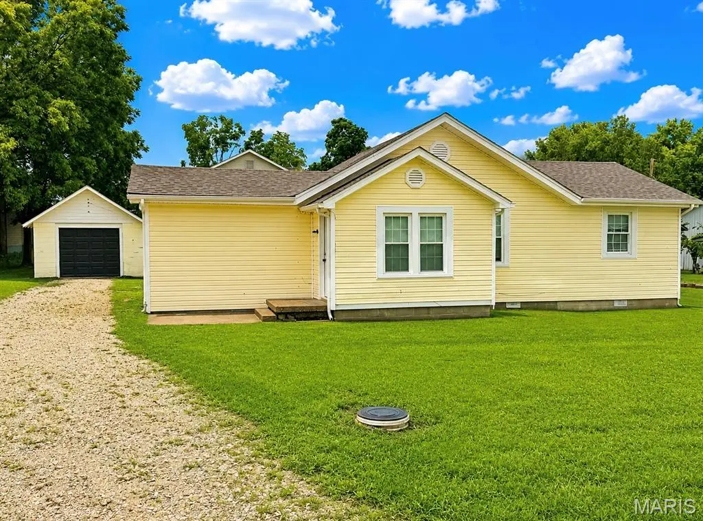 108 W Elm St