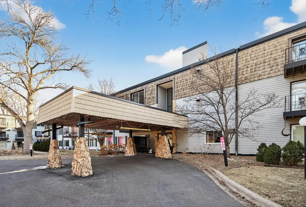 181 Little Canada Rd E #334