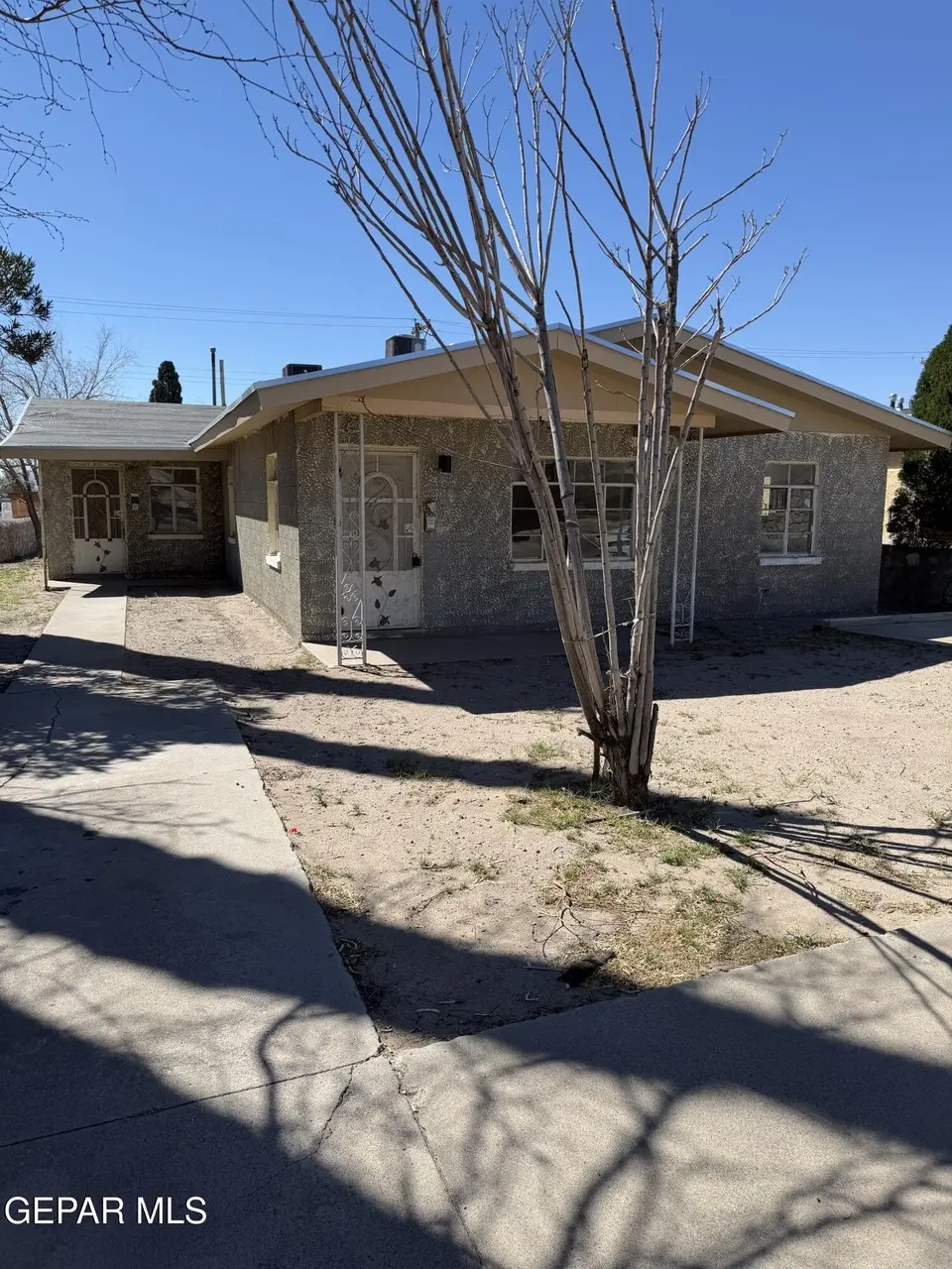 5846 Yandell Dr